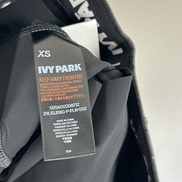 NWT Ivy Park Sculpted Crop Mid Rise Capri Leggings Size XS - Picture 15 of 16